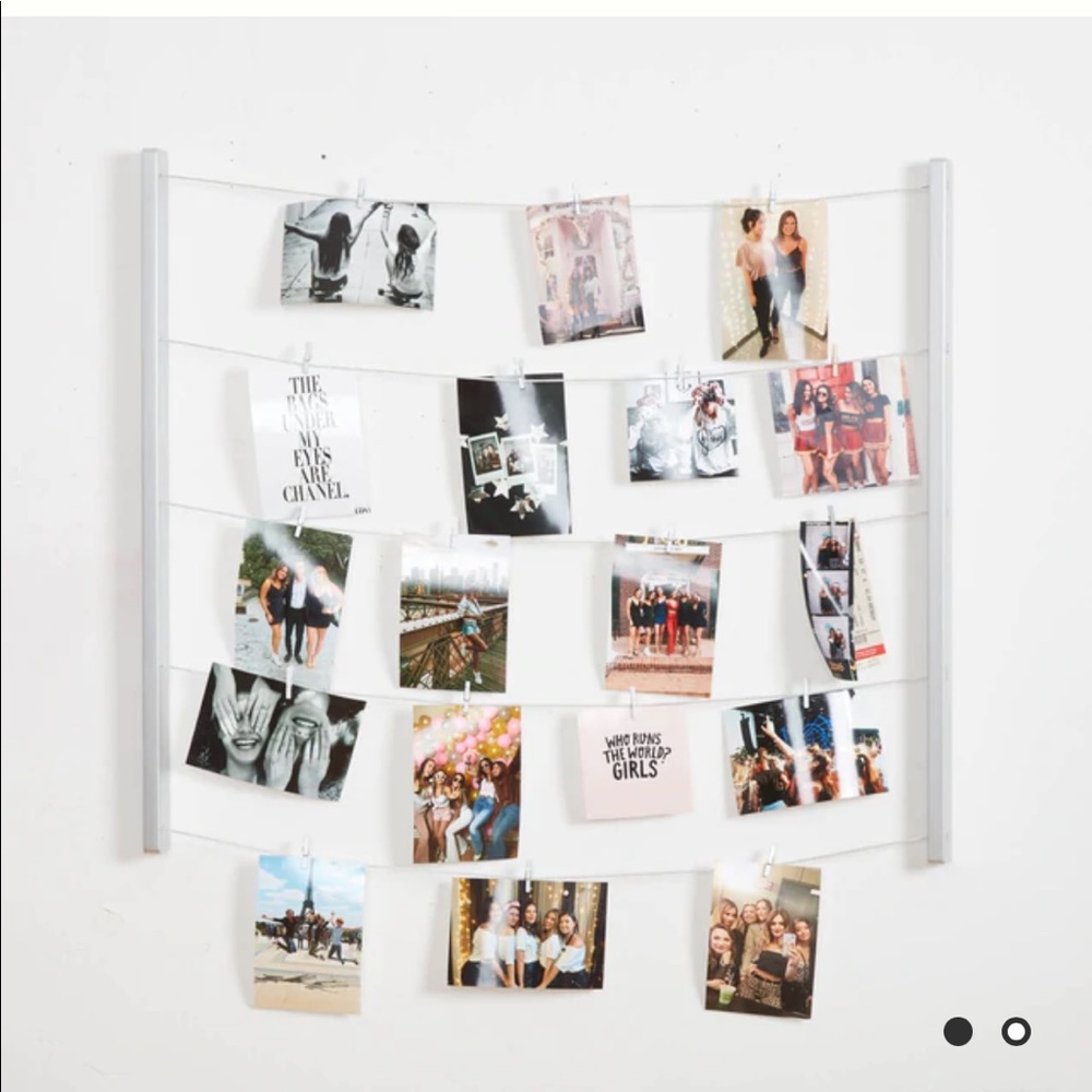 Dormify hanging photo display